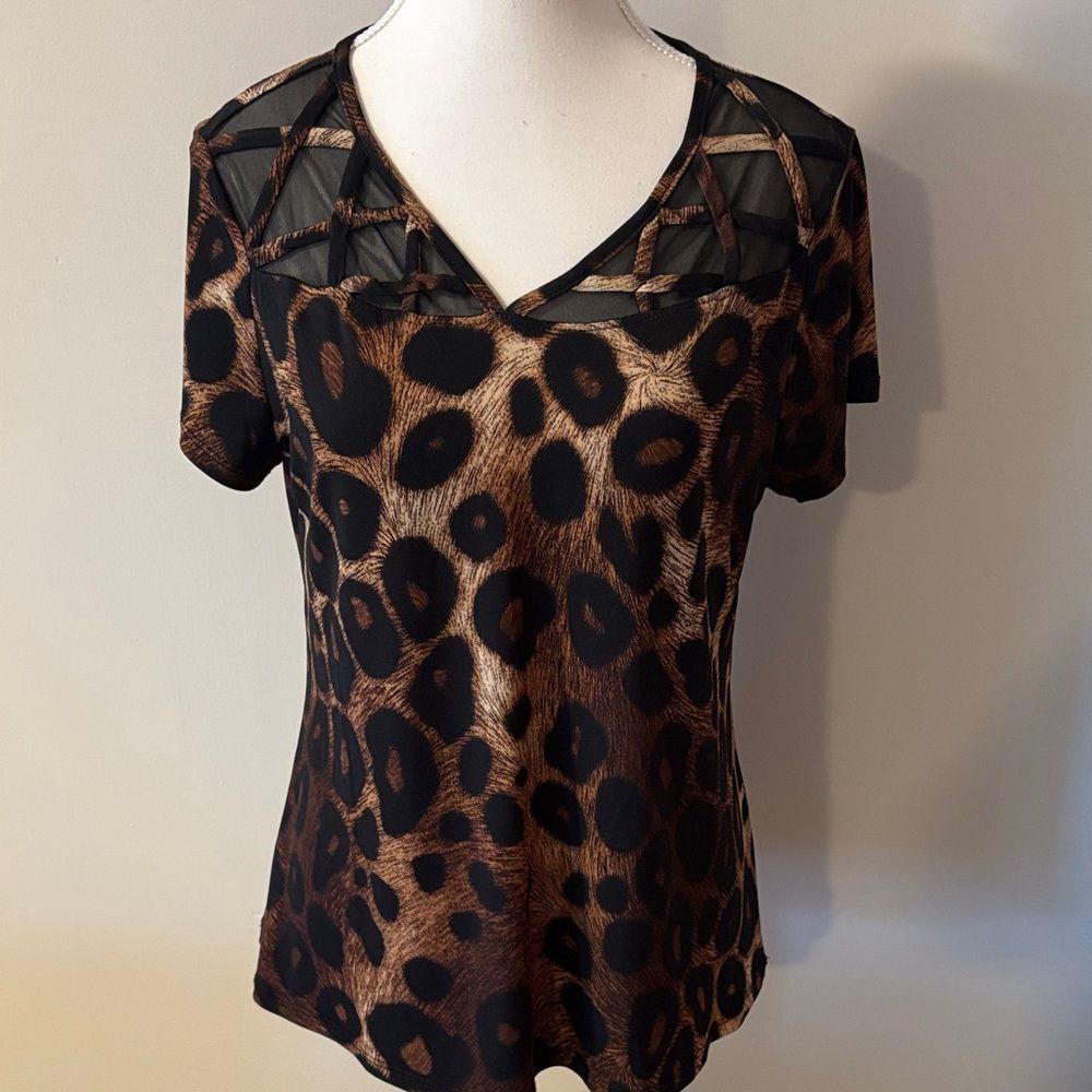 Adele and May Leopard Print V-Neck Short ask Top. Size Medium